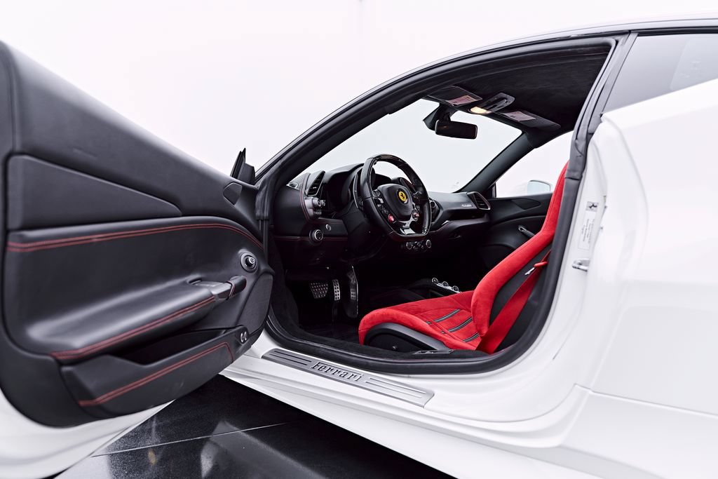 Used 2018 Ferrari 488 GTB RWD image 44