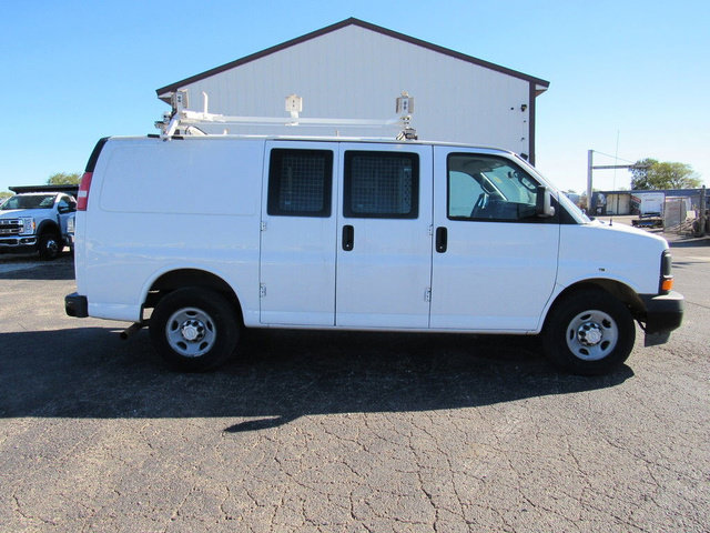 Used 2017 Chevrolet Express 2500 RWD image 1