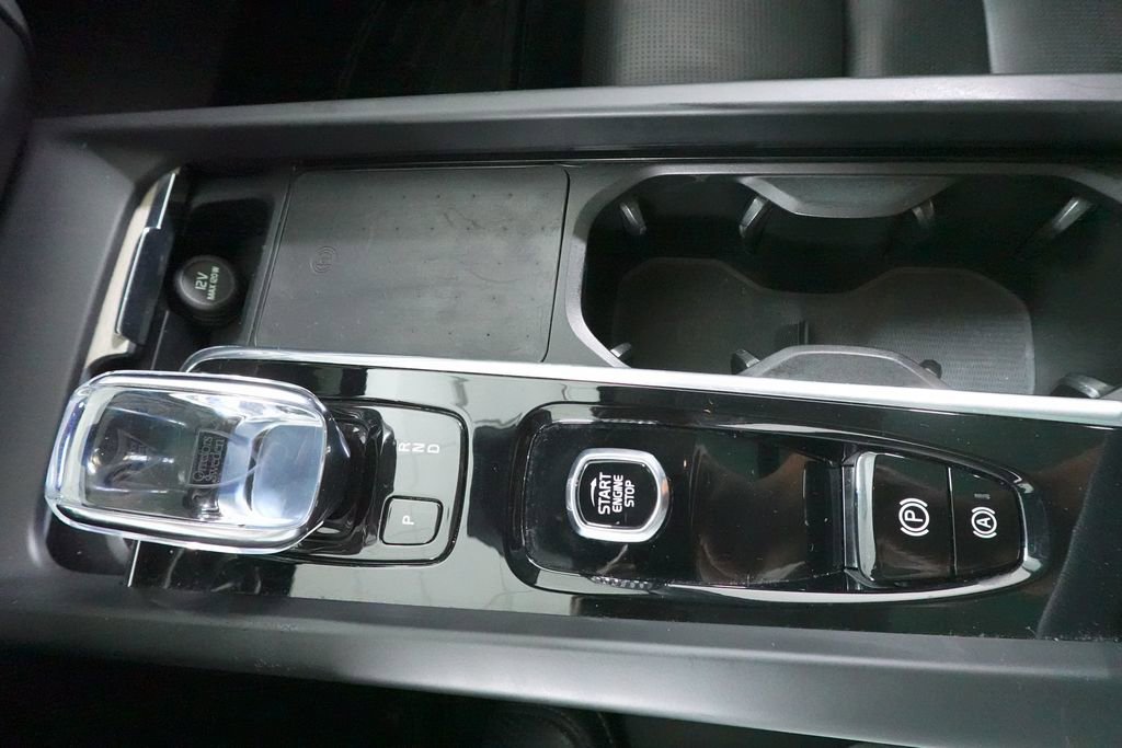 Used 2022 Volvo XC60 T8 Inscription w/ Advanced Package image 16