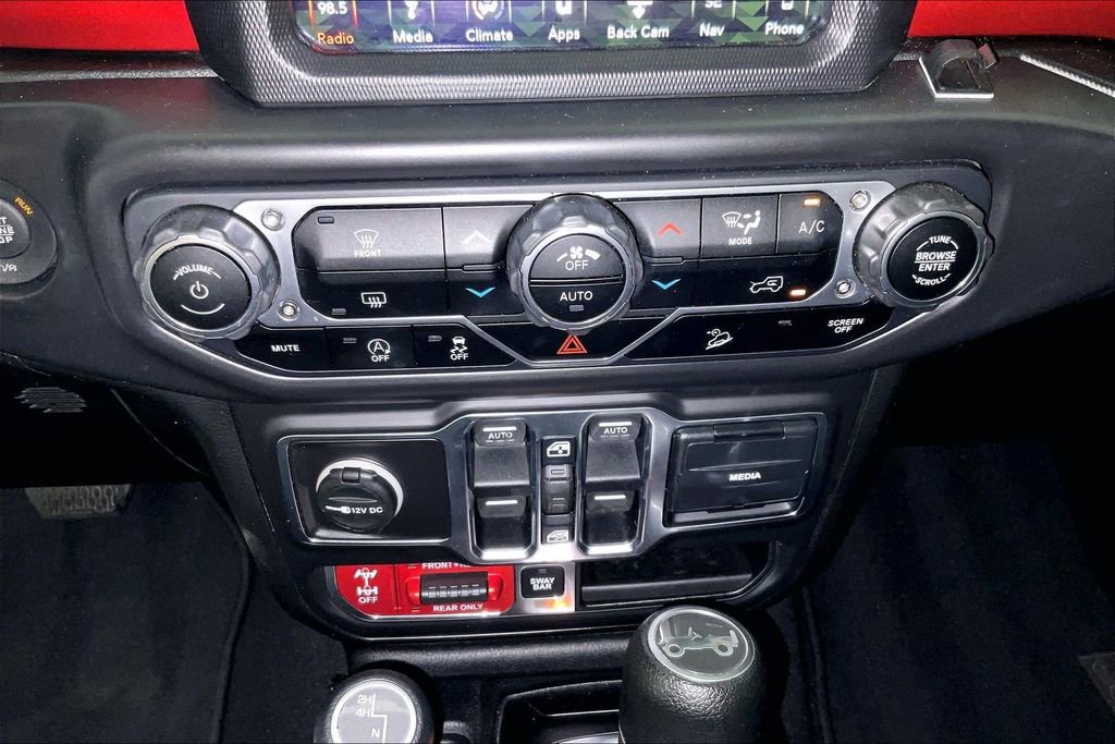 Used 2018 Jeep Wrangler Unlimited Rubicon AWD/4WD image 32