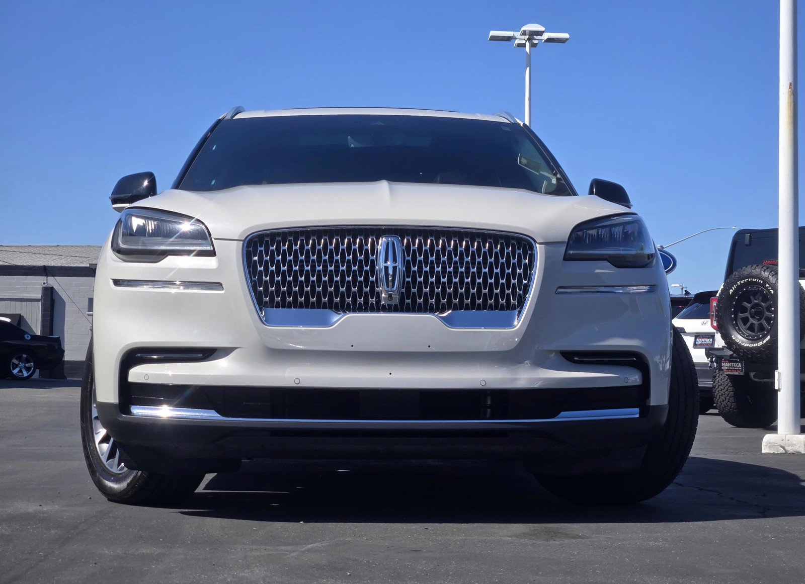 Used 2023 Lincoln Aviator Reserve w/ Elements Package Plus RWD image 2