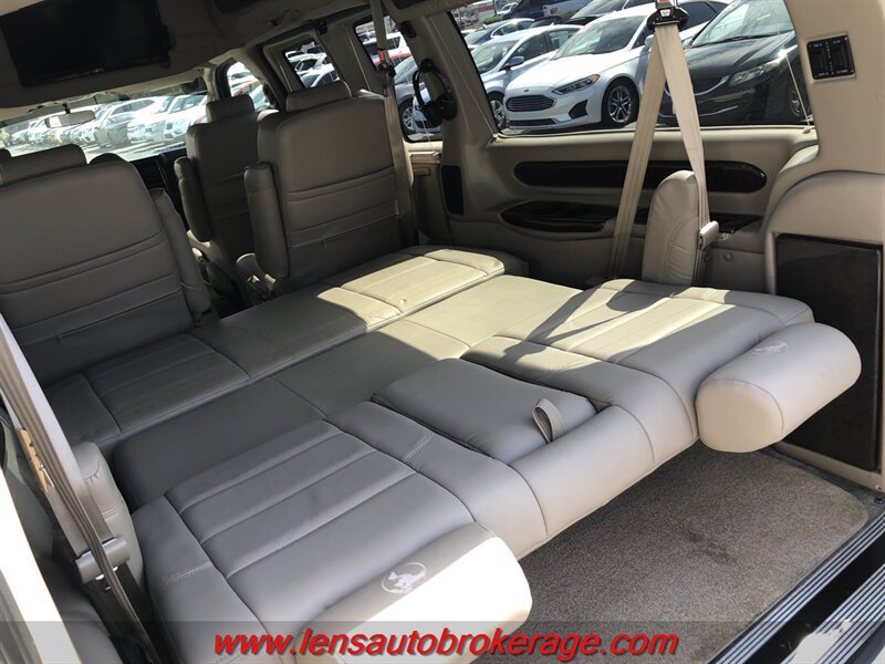 Used 2010 Chevrolet Express 1500 w/ Preferred Equipment Group RWD image 22
