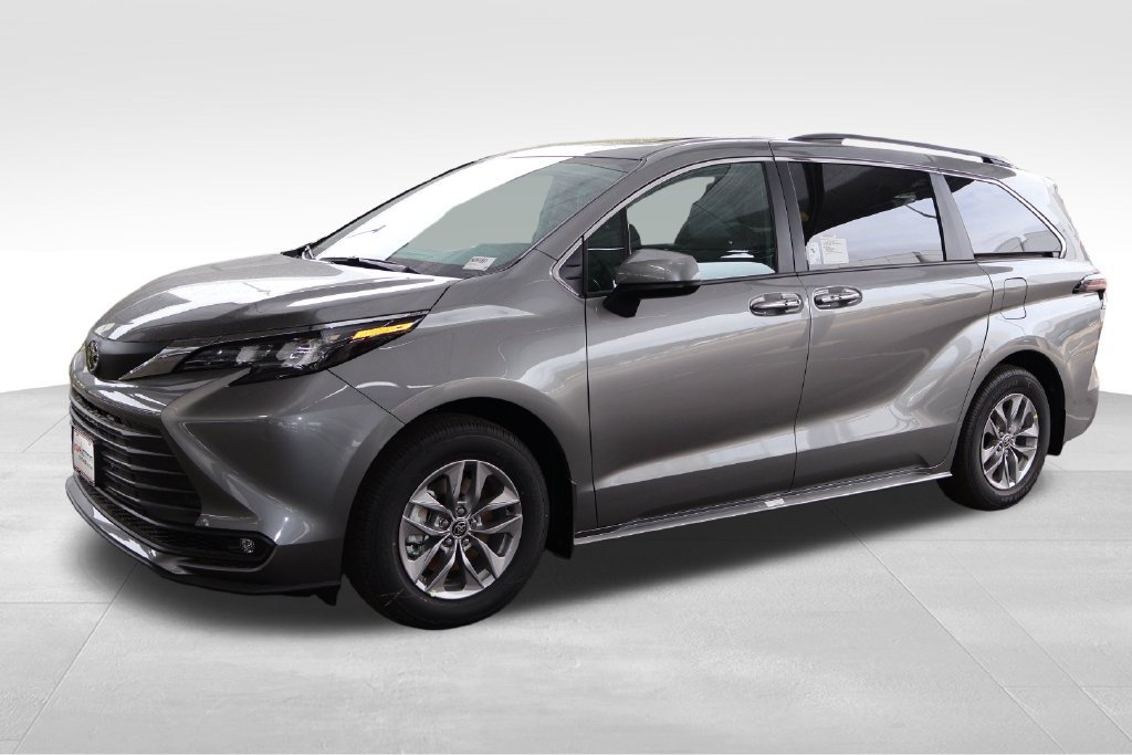 New 2026 Toyota Sienna XLE AWD/4WD image 10