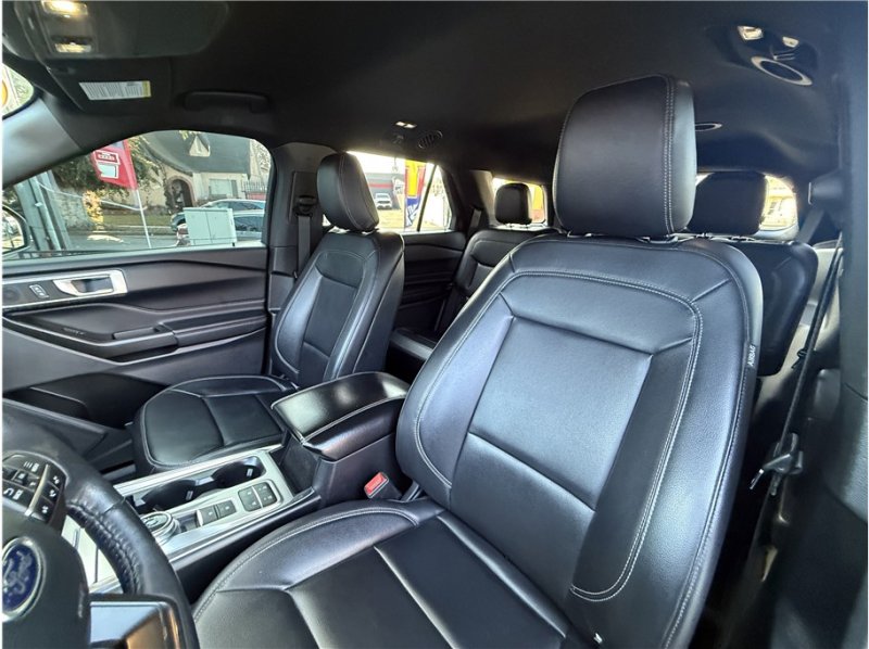 Used 2020 Ford Explorer XLT w/ Equipment Group 202A image 21