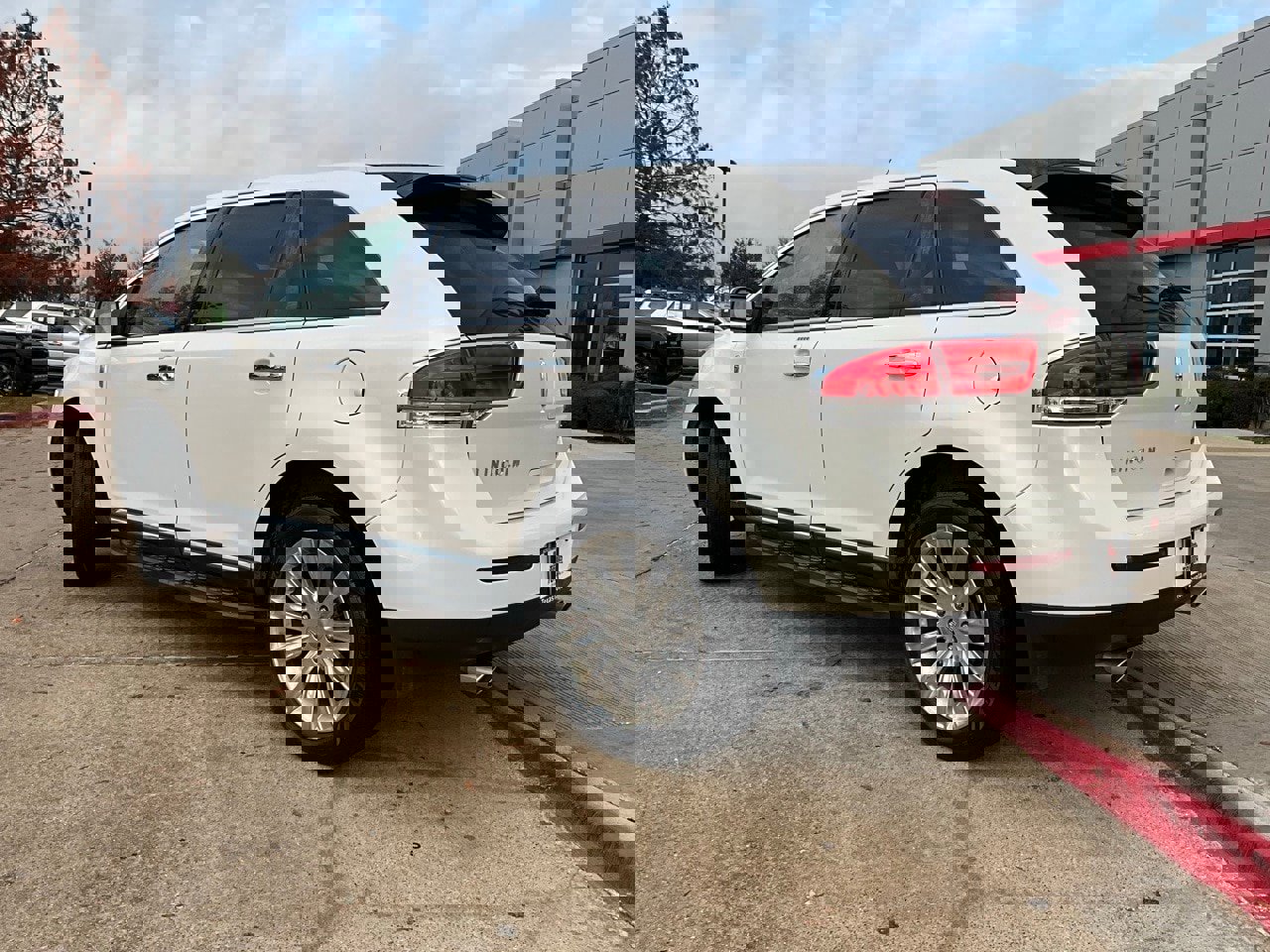 Used 2014 Lincoln MKX FWD w/ Equipment Group 102A image 8