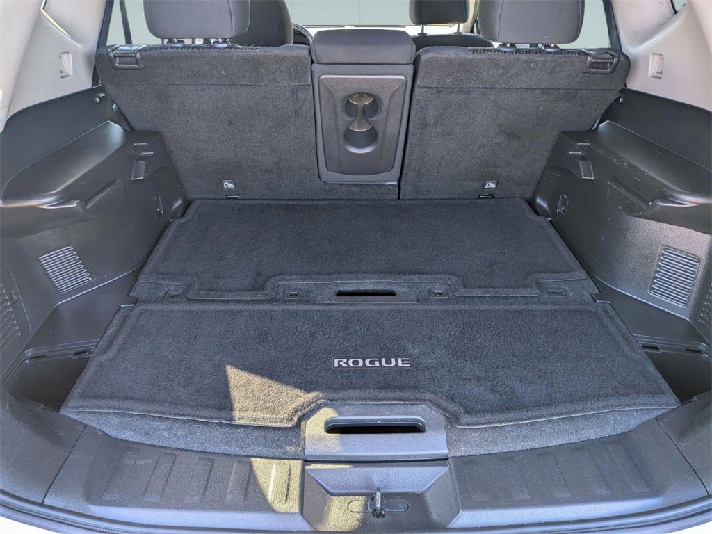 Used 2017 Nissan Rogue SV image 26