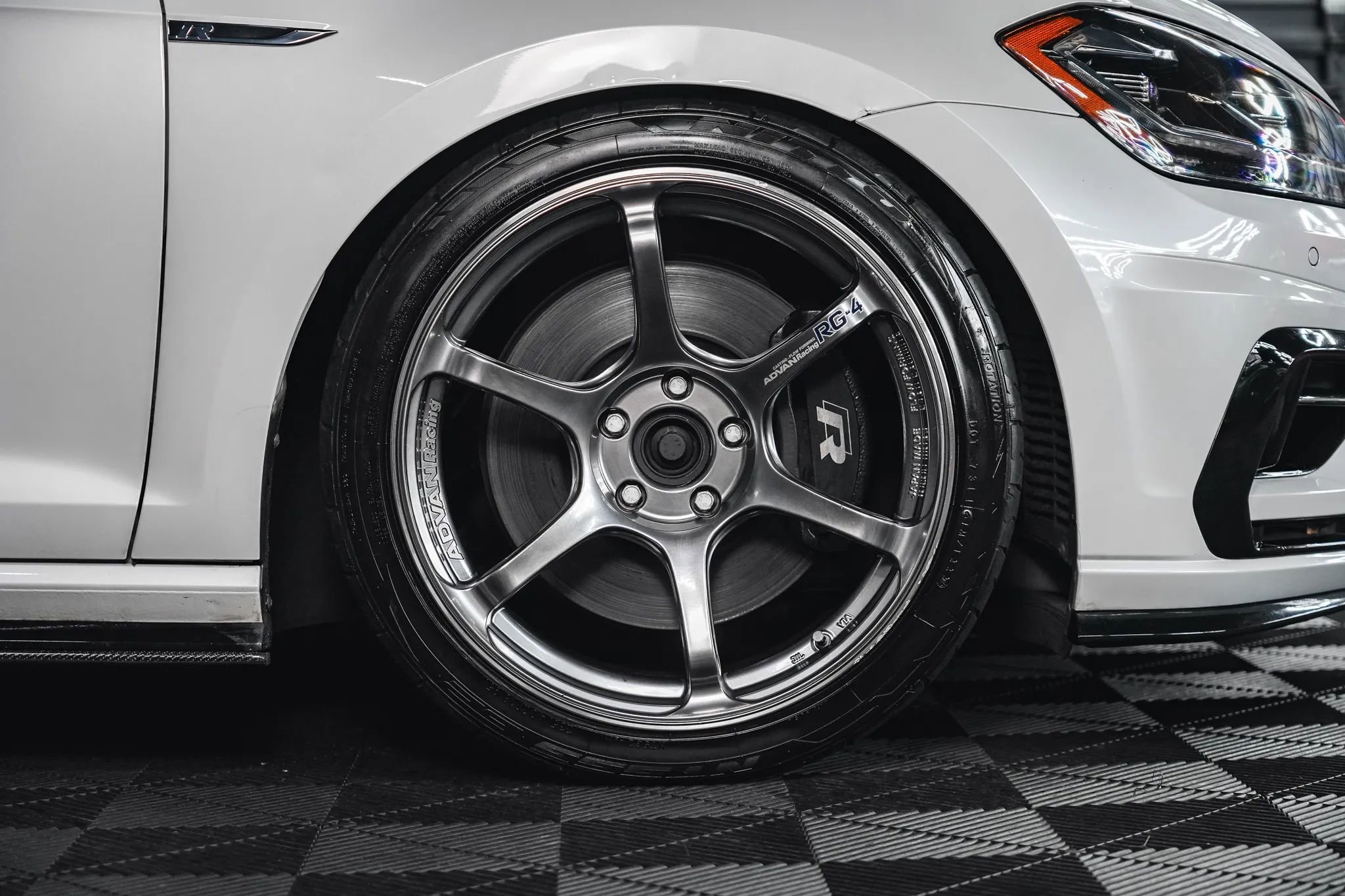 Used 2018 Volkswagen Golf R 4-Door image 20