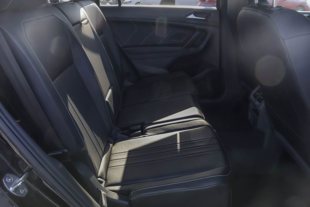 Used 2024 Volkswagen Tiguan SE R-Line image 32