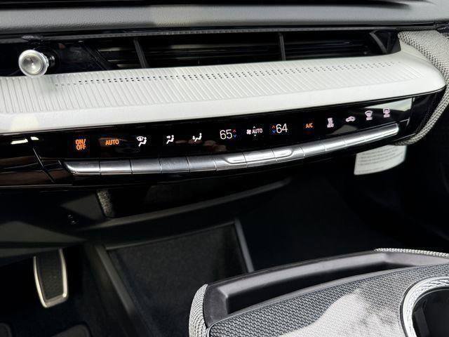 New 2025 Cadillac Optiq Sport 1 image 23