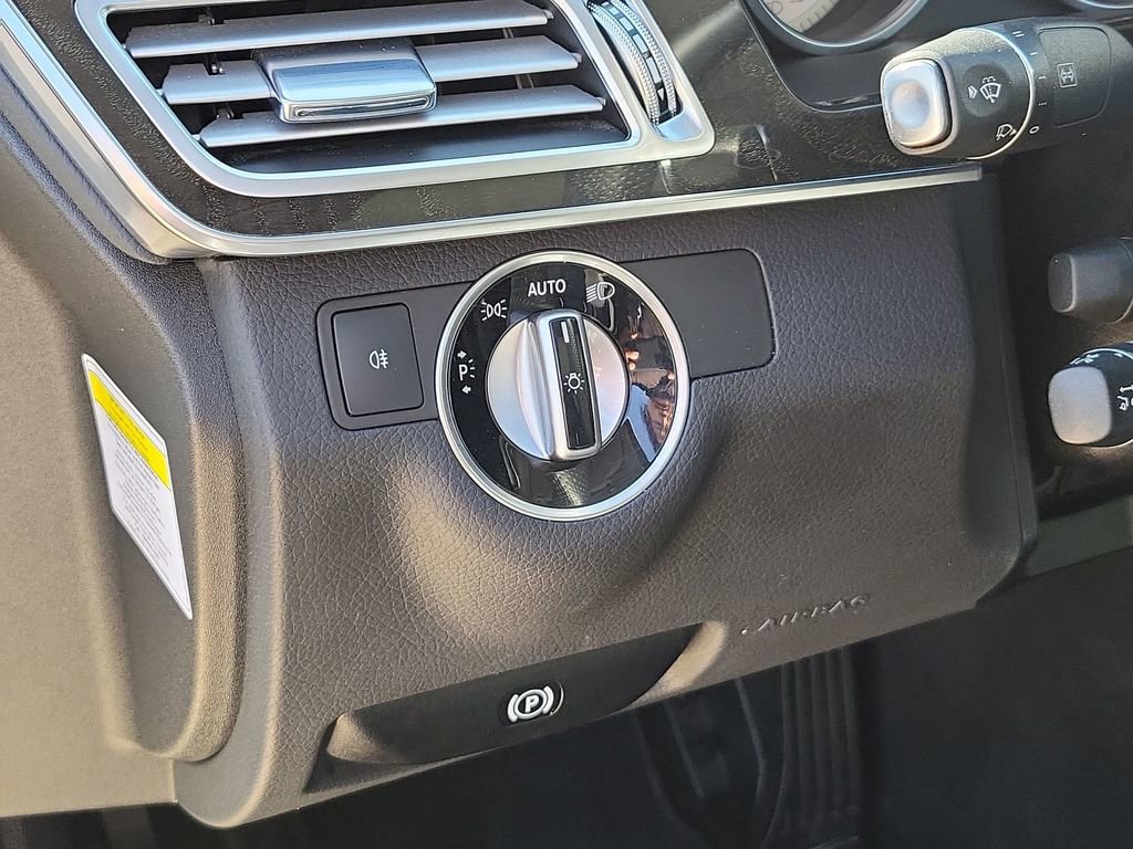 Used 2014 Mercedes-Benz E 250 BlueTEC Sedan image 17