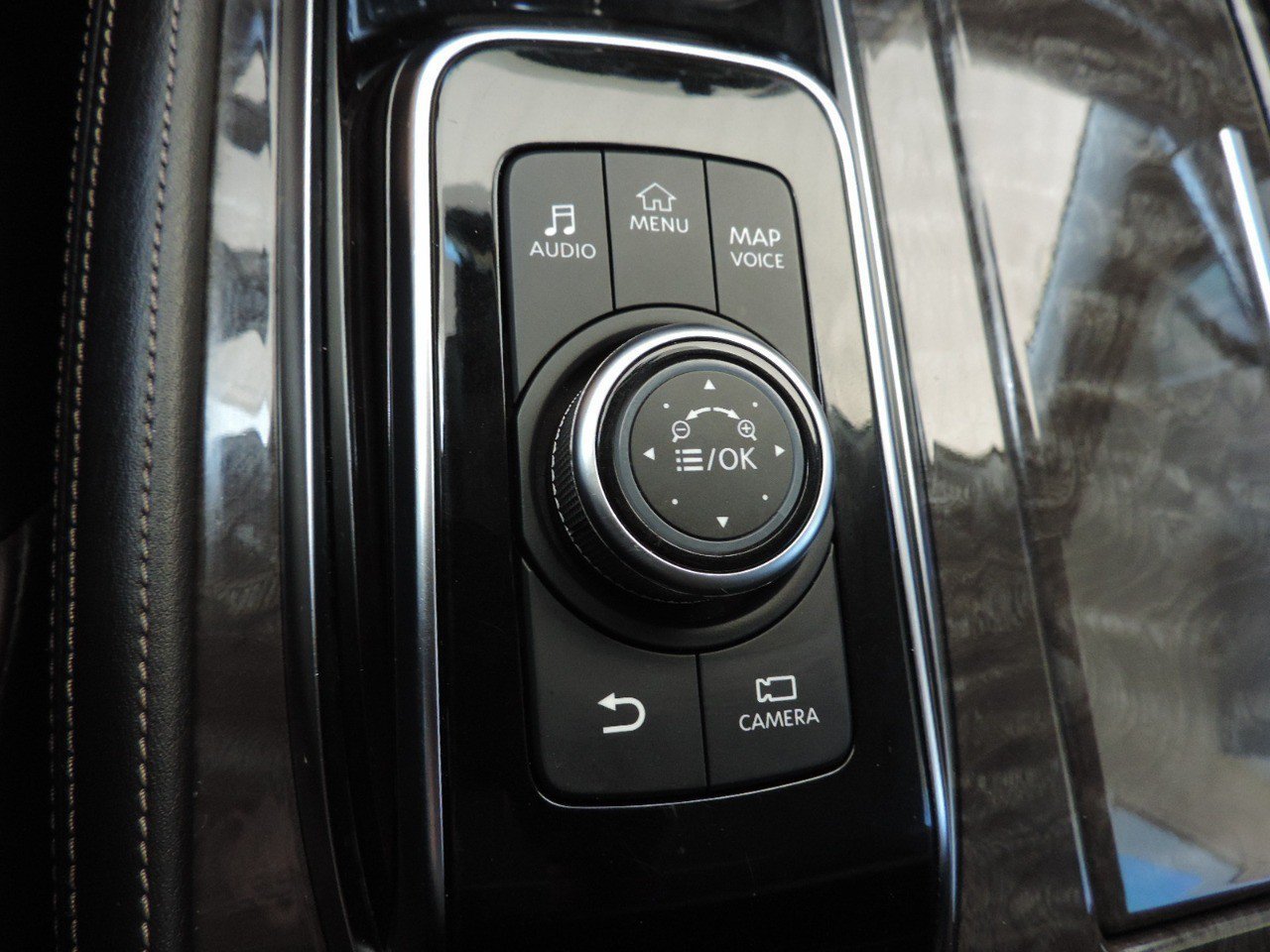 Used 2022 Nissan Armada Platinum w/ Captain's Chairs Package RWD image 28