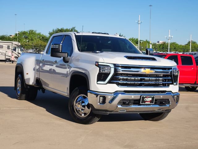 Used 2025 Chevrolet Silverado 3500 LTZ w/ LTZ Convenience Package AWD/4WD image 2