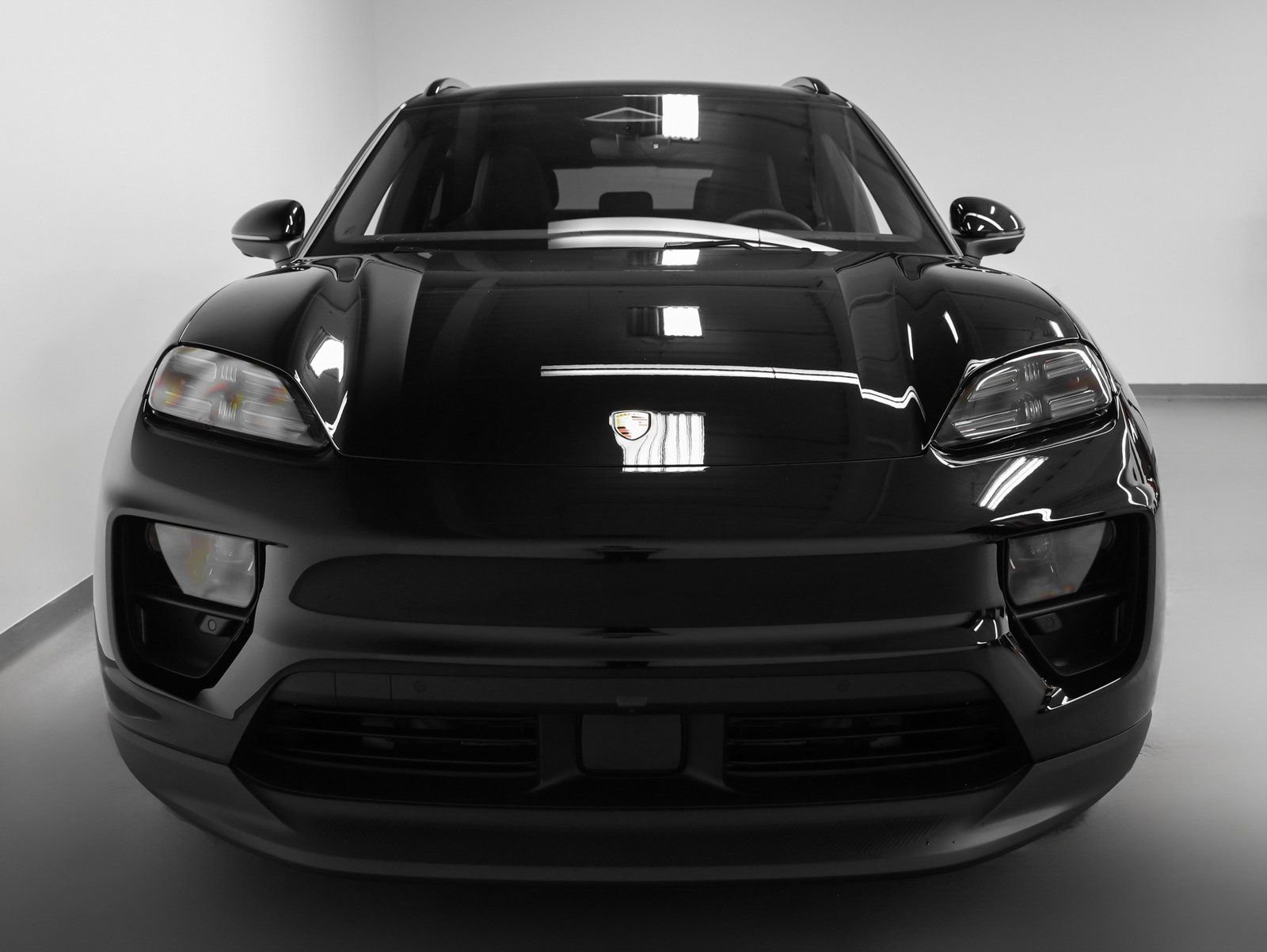 New 2026 Porsche Macan 4 Electric image 8