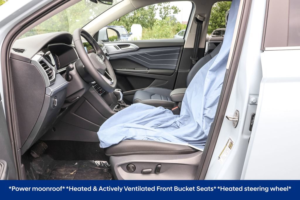 Used 2025 Volkswagen Taos SEL image 5