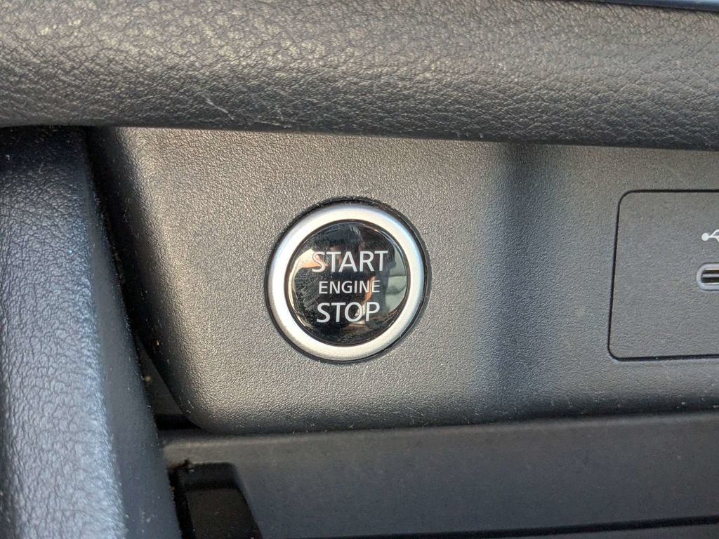 Used 2023 Nissan Rogue SV w/ SV Premium B Package FWD image 33