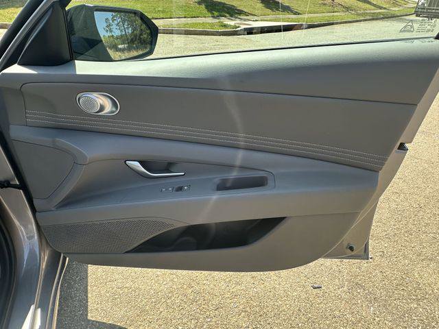 New 2025 Hyundai Elantra SEL image 14