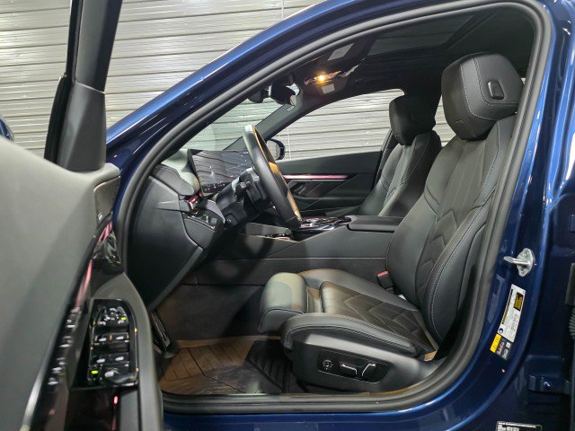 Used 2026 BMW i5 eDrive40 w/ M Sport Package image 13