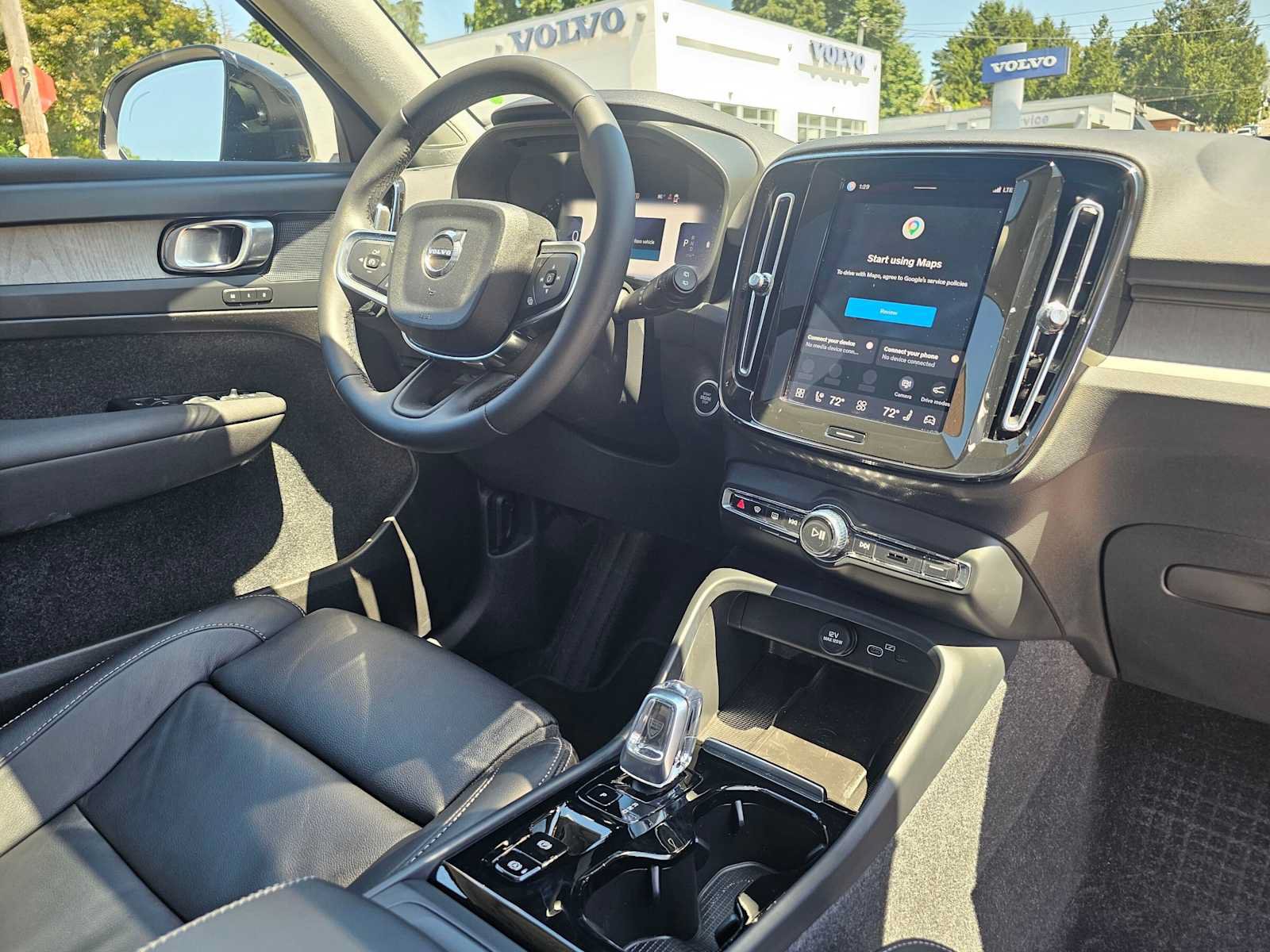 Certified 2023 Volvo XC40 B5 Plus w/ Protection Package Premier AWD/4WD image 12