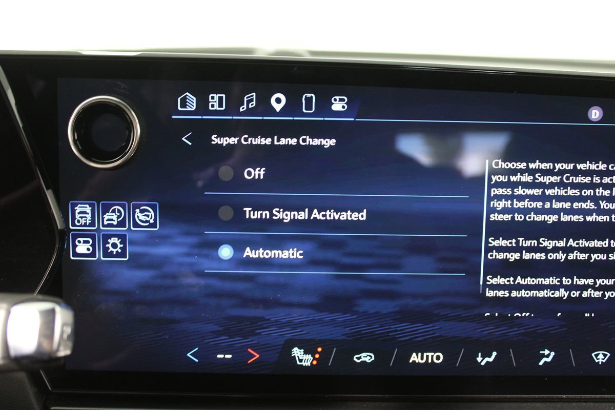 Used 2024 Chevrolet Equinox EV RS FWD image 25