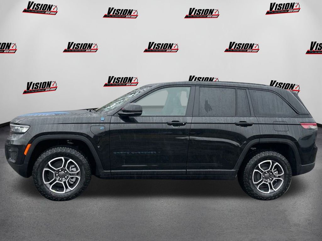 Used 2024 Jeep Grand Cherokee Trailhawk w/ Luxury Tech Group III image 2