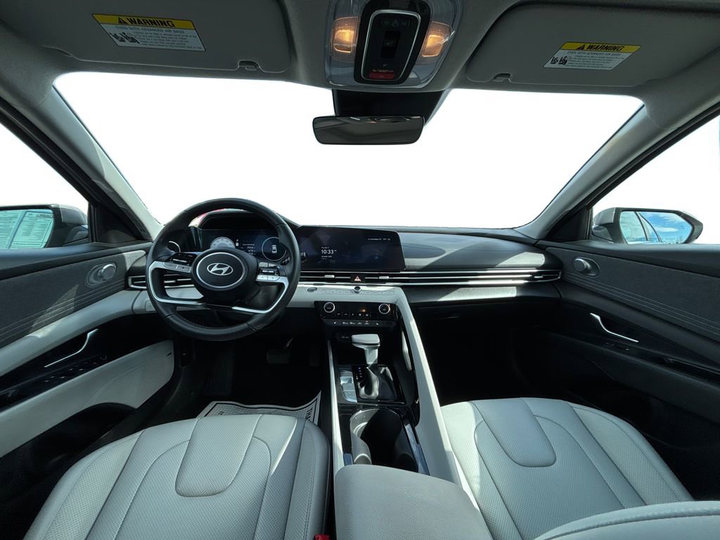 Used 2025 Hyundai Elantra Limited image 17