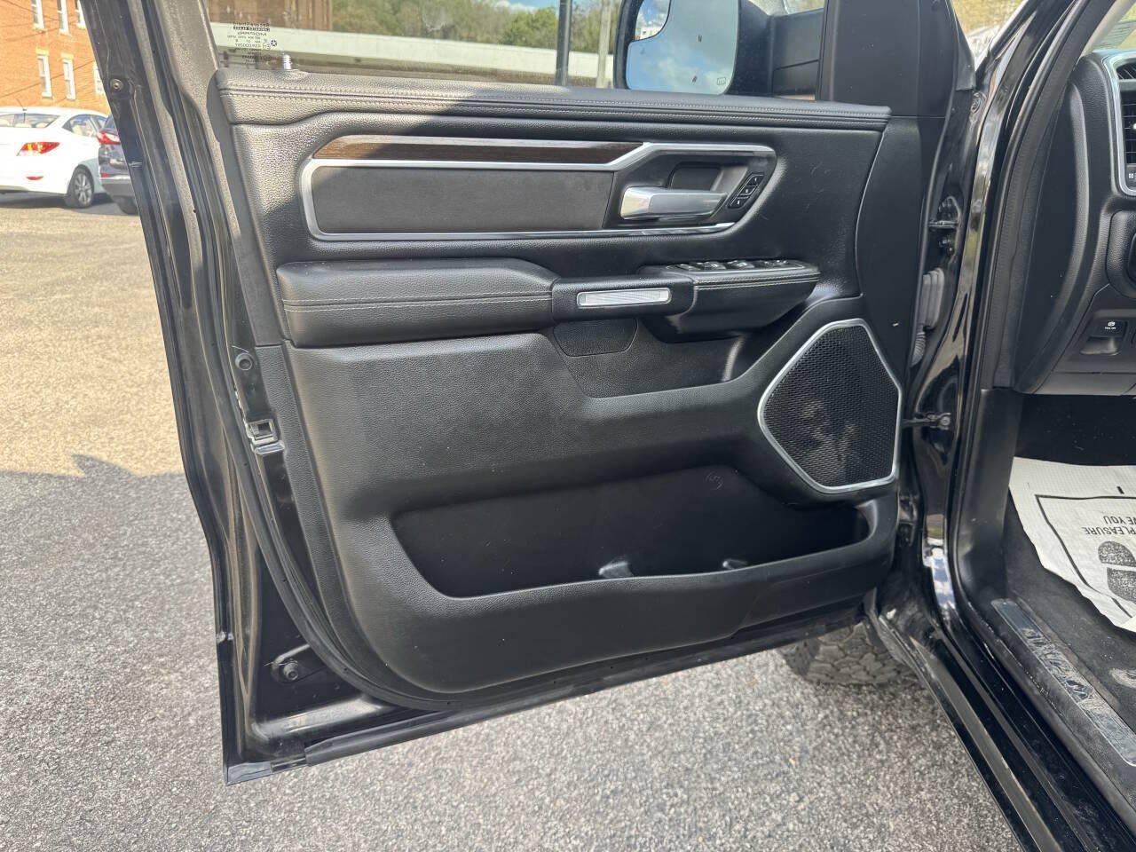 Used 2022 RAM 1500 Laramie AWD/4WD image 9
