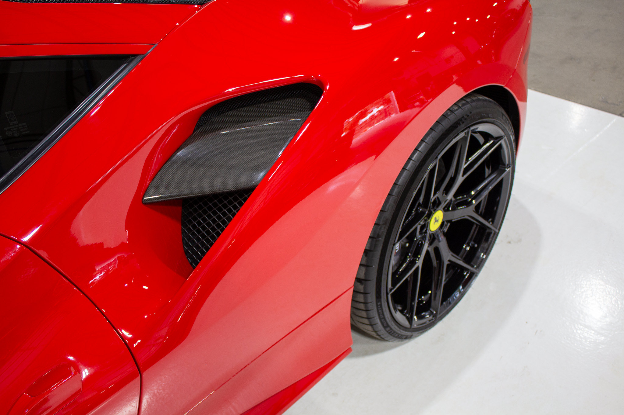 Used 2018 Ferrari 488 GTB RWD image 11
