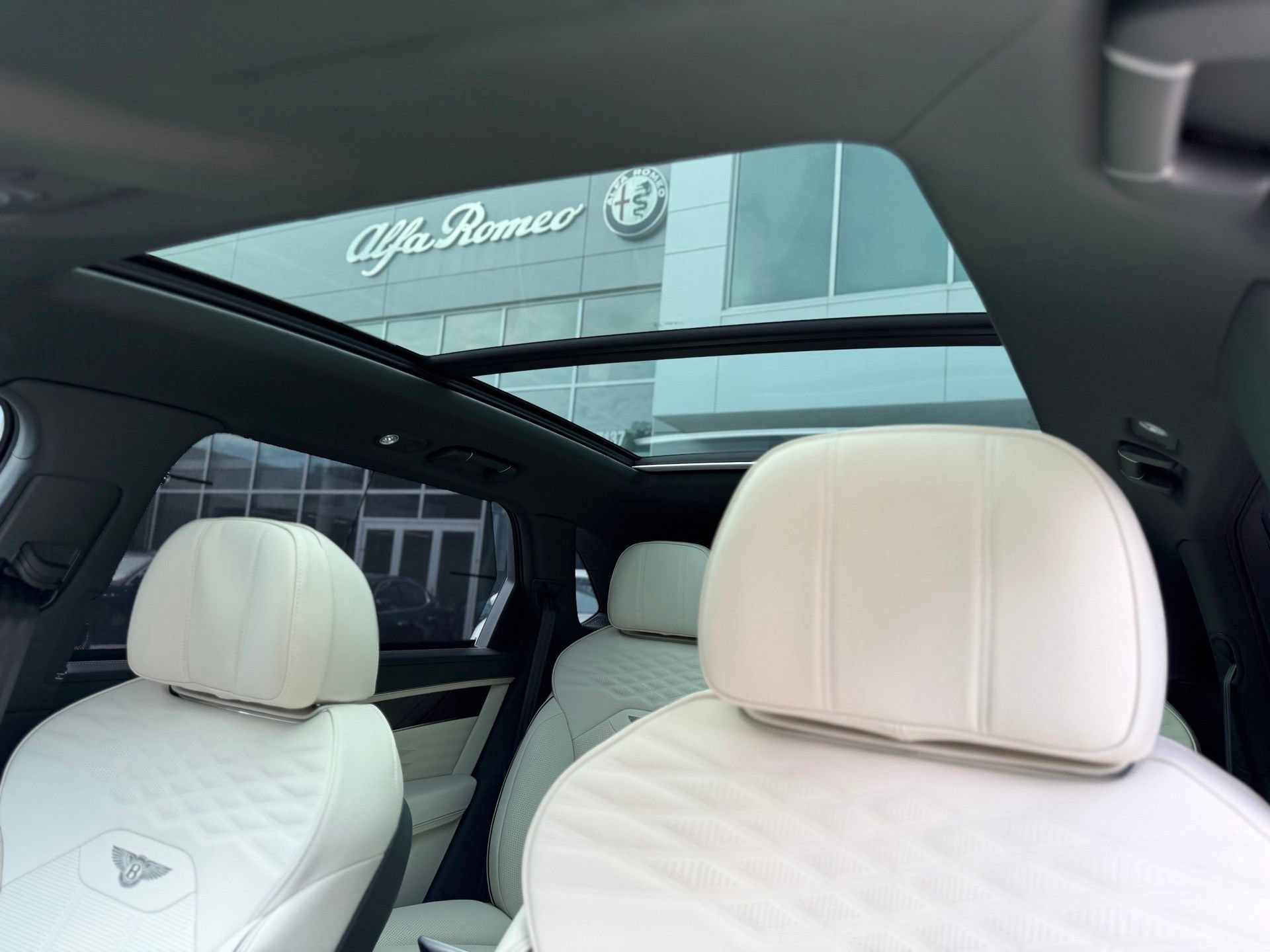 Certified 2024 Bentley Bentayga Extended Wheelbase AWD/4WD image 47