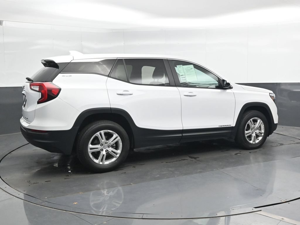 Used 2024 GMC Terrain SLE AWD/4WD image 2