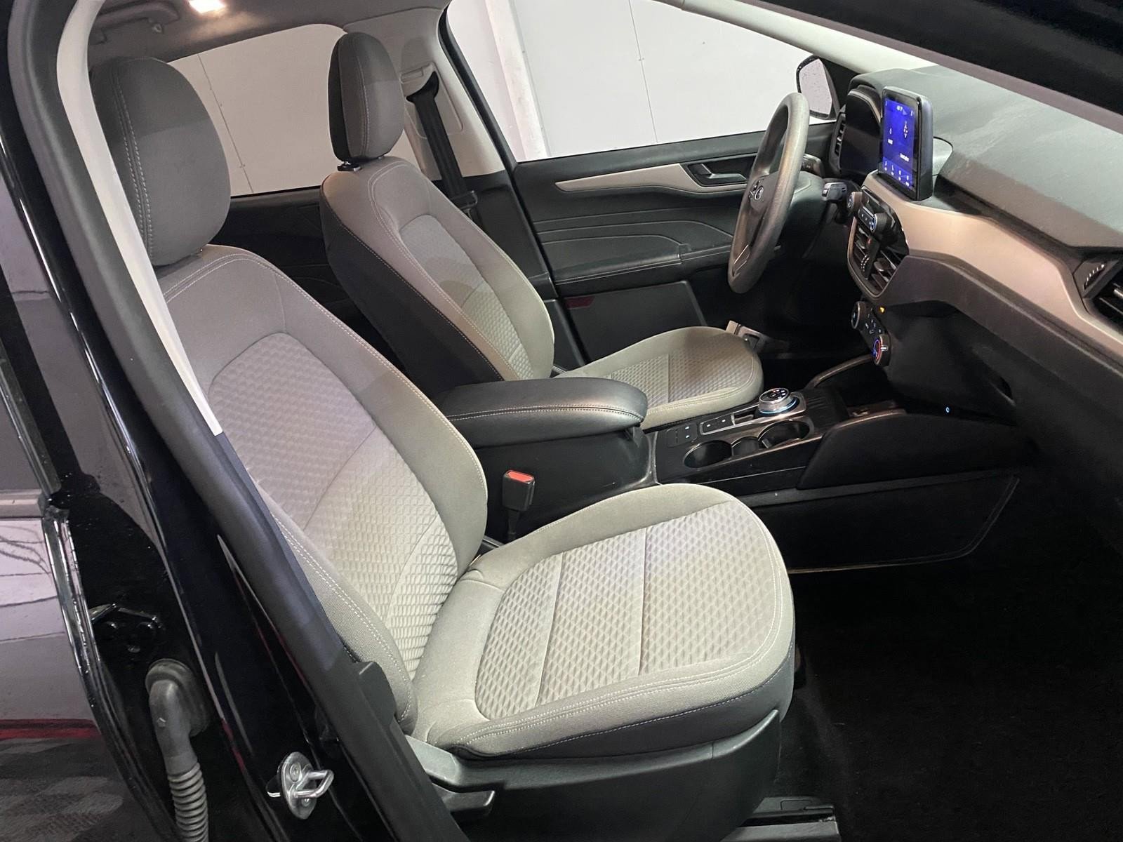 Used 2022 Ford Escape SE image 9