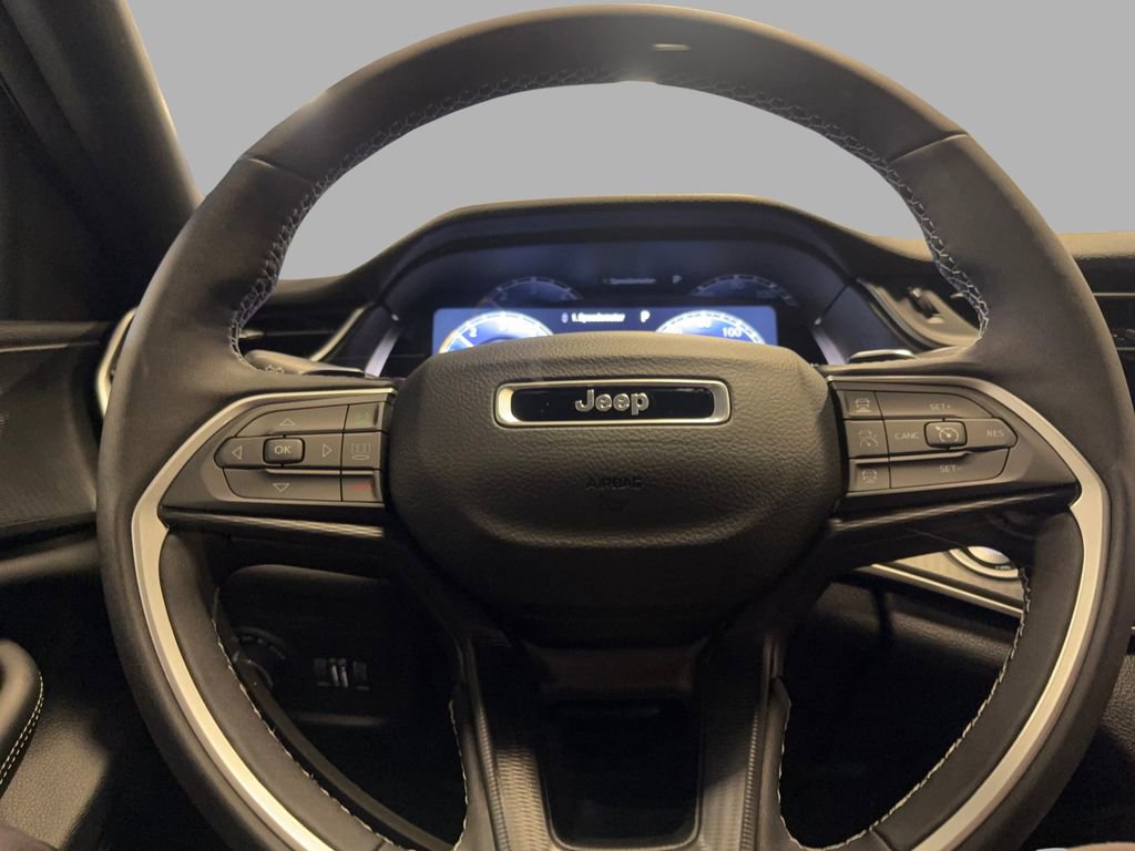 New 2025 Jeep Grand Cherokee 4WD image 16