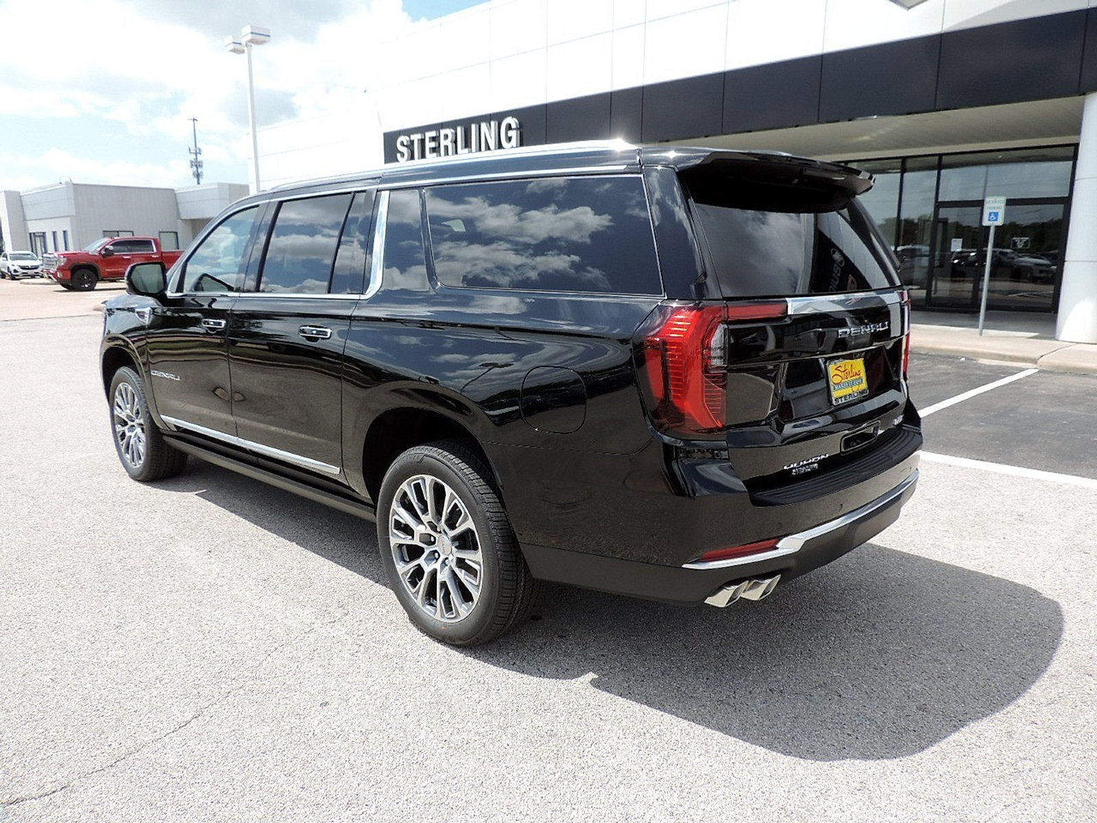 New 2026 GMC Yukon XL Denali w/ Denali Reserve Package AWD/4WD image 7