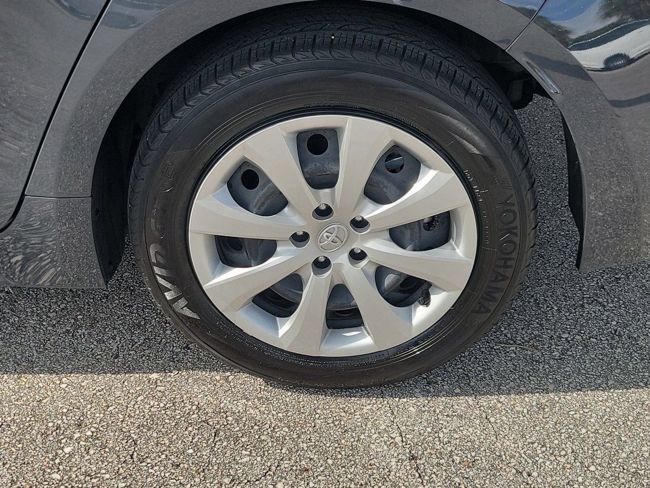 Used 2025 Toyota Corolla LE FWD image 5