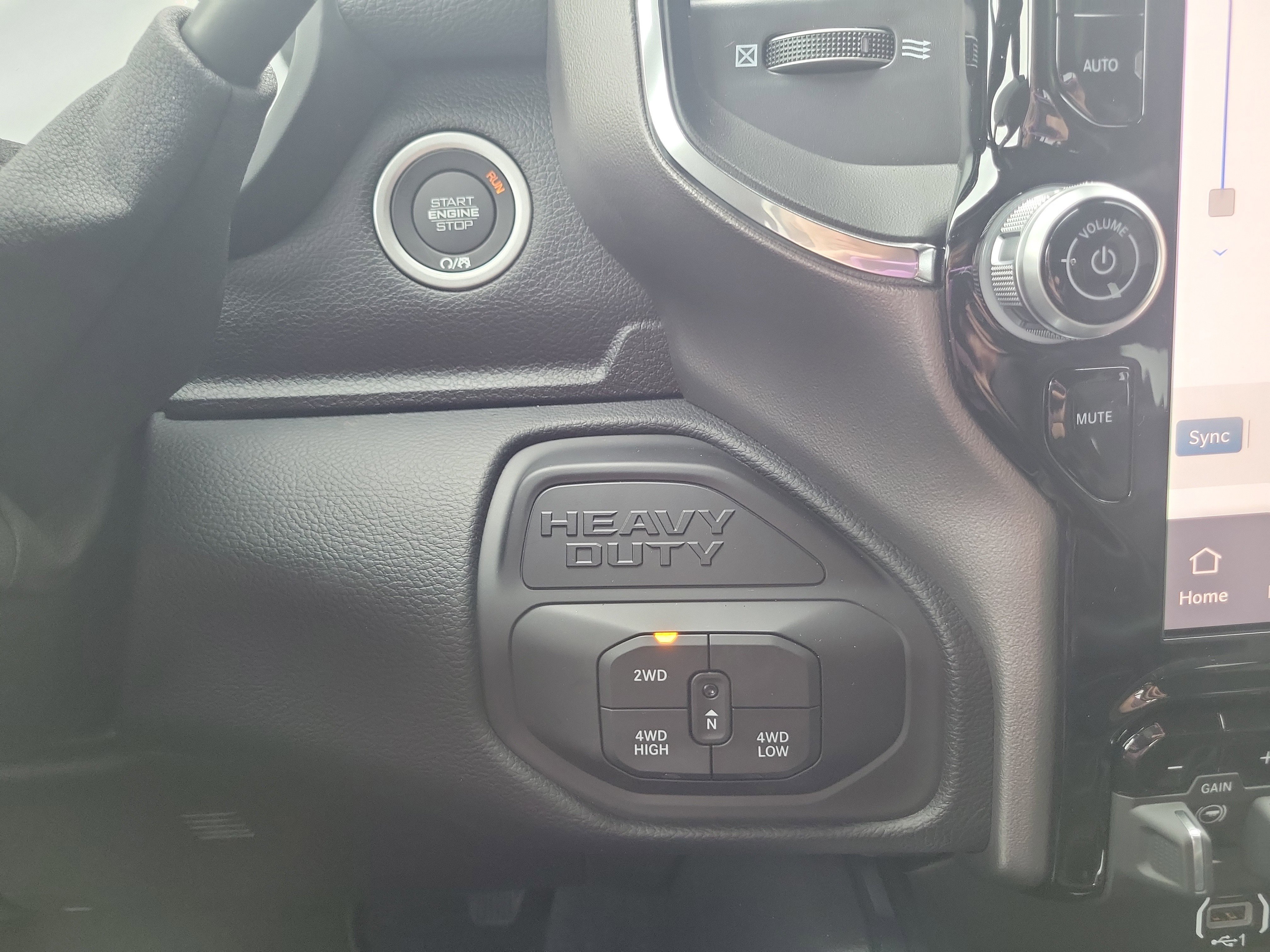 New 2026 RAM 2500 Laramie AWD/4WD image 31