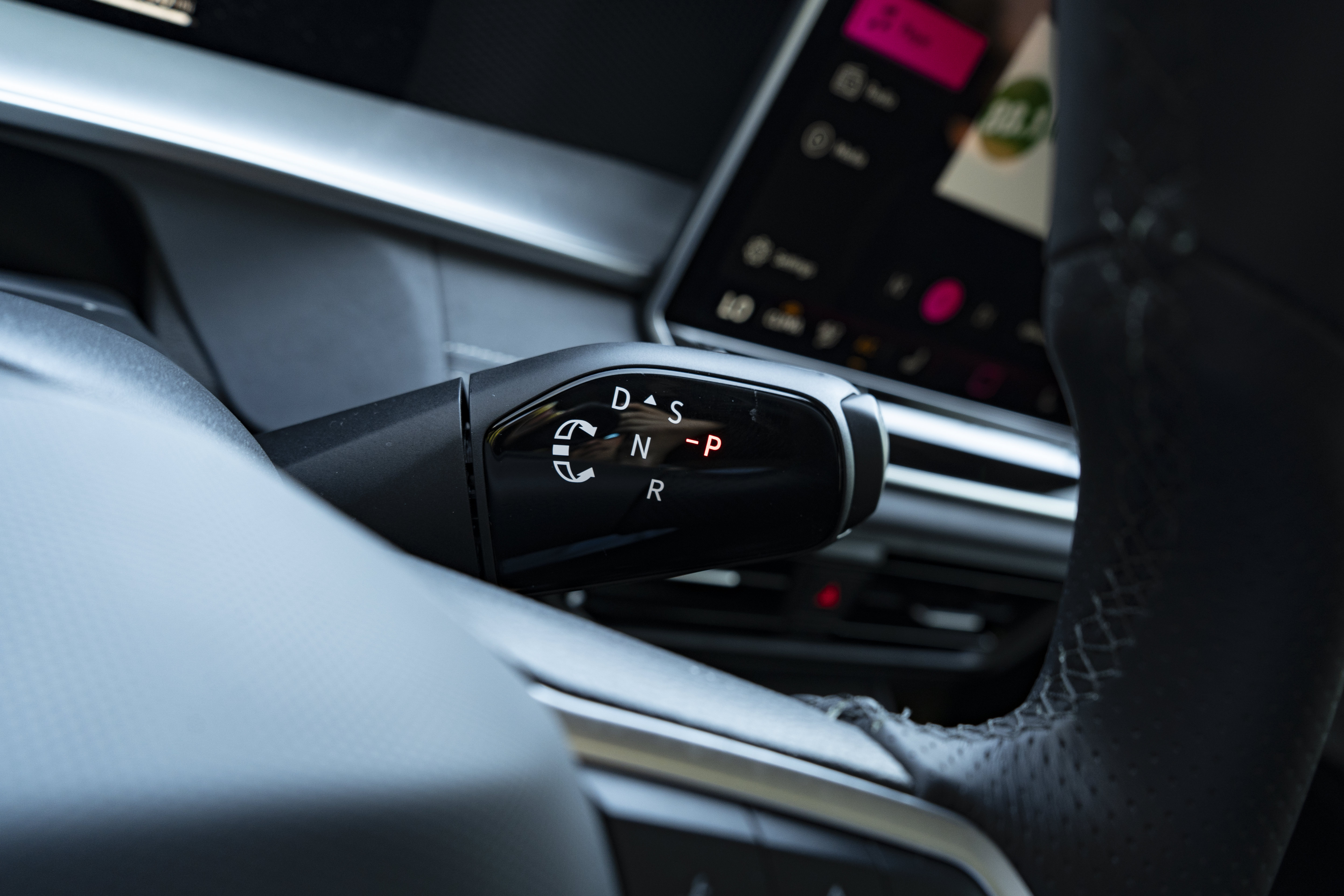 Certified 2026 Volkswagen Tiguan SE R-Line FWD image 23