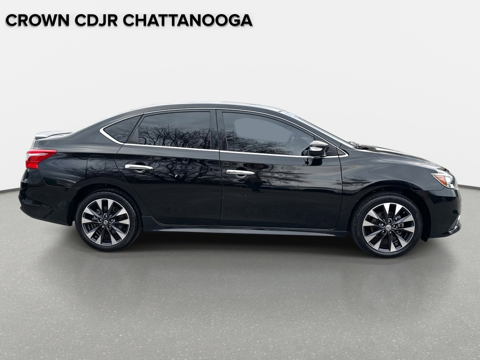 Used 2018 Nissan Sentra SR image 3