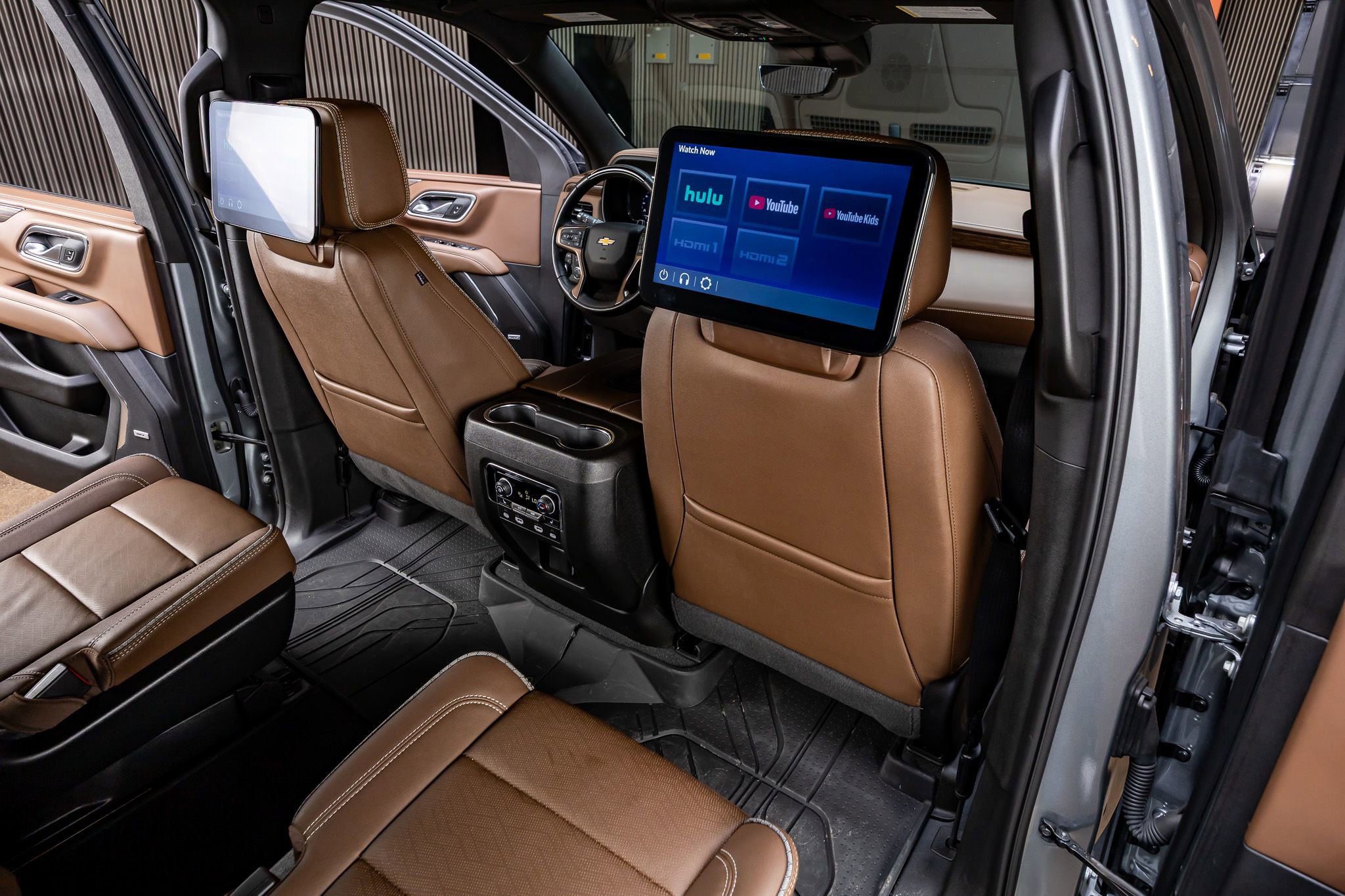 Used 2024 Chevrolet Suburban High Country w/ Advanced Technology Package AWD/4WD image 32