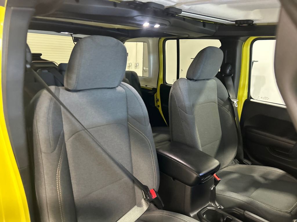 Used 2024 Jeep Wrangler Unlimited AWD/4WD image 33