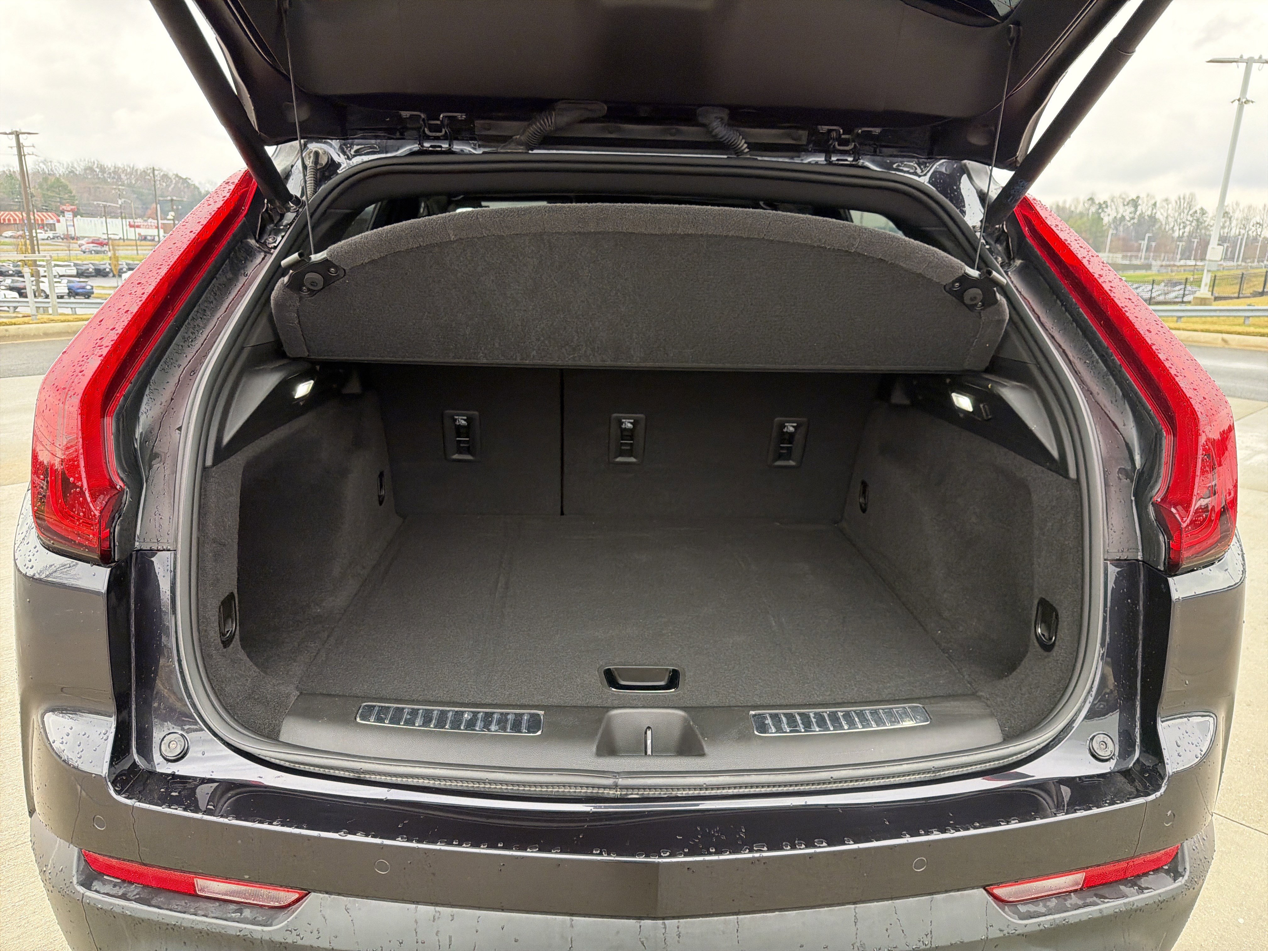 Used 2023 Cadillac XT4 Premium Luxury w/ Cold Weather Package image 31