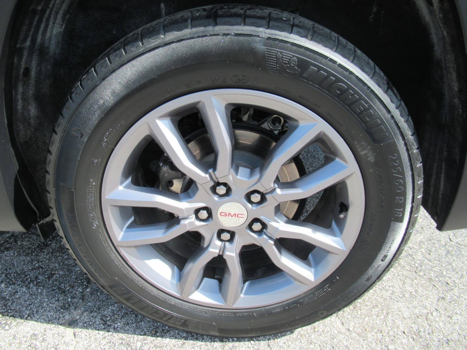 Used 2024 GMC Terrain SLT AWD/4WD image 9
