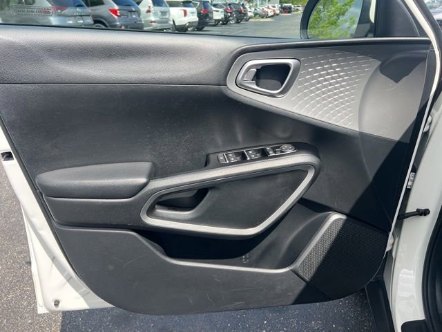 Certified 2025 Kia Soul LX w/ LX Technology Package FWD image 24