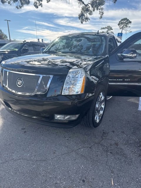 Used 2011 Cadillac Escalade EXT Luxury image 2