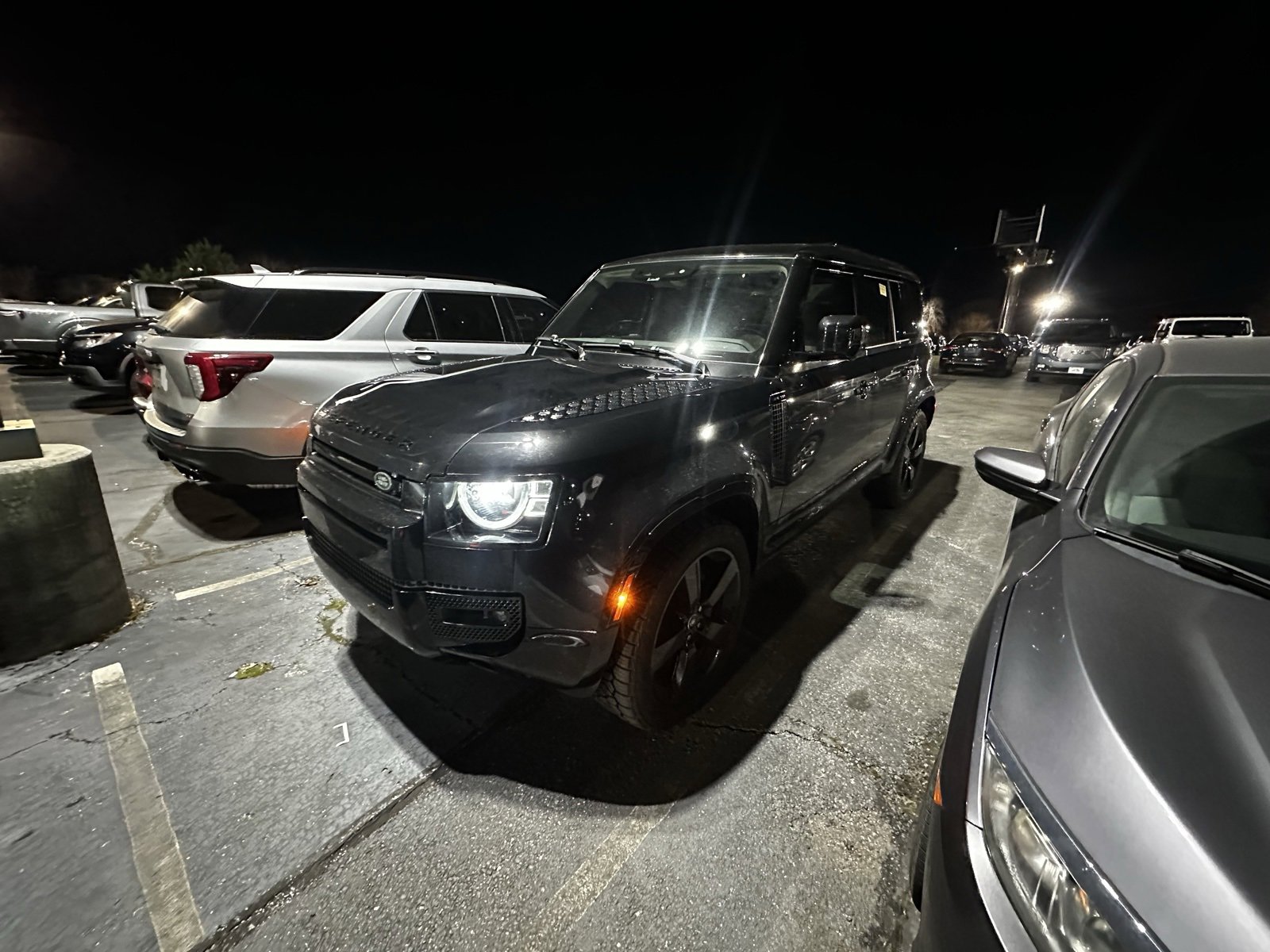 Used 2024 Land Rover Defender 110 X-Dynamic SE image 1