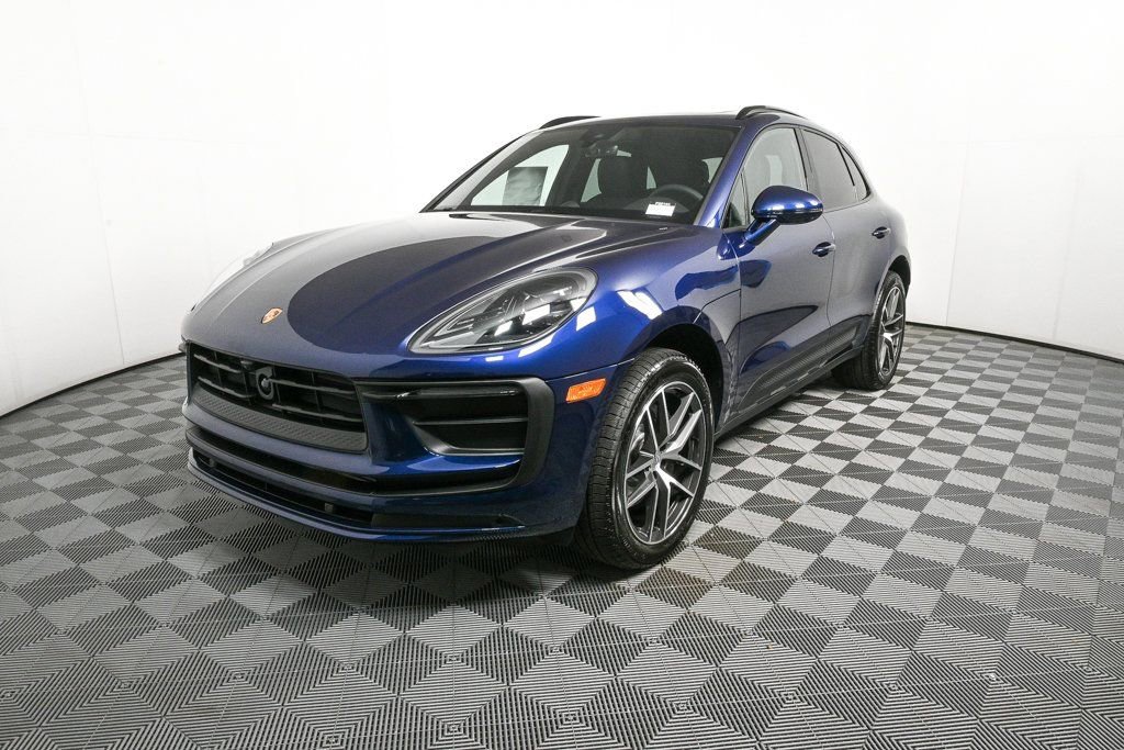 Certified 2025 Porsche Macan image 1