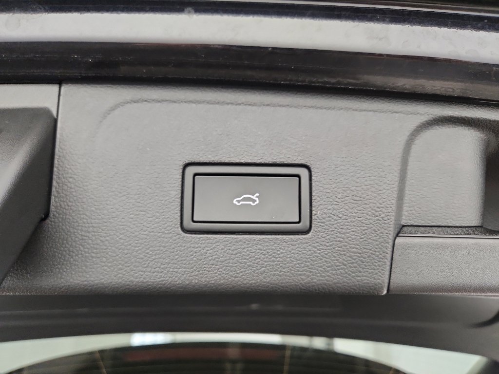 Certified 2025 Volkswagen Atlas SE w/ Panoramic Sunroof Package FWD image 38