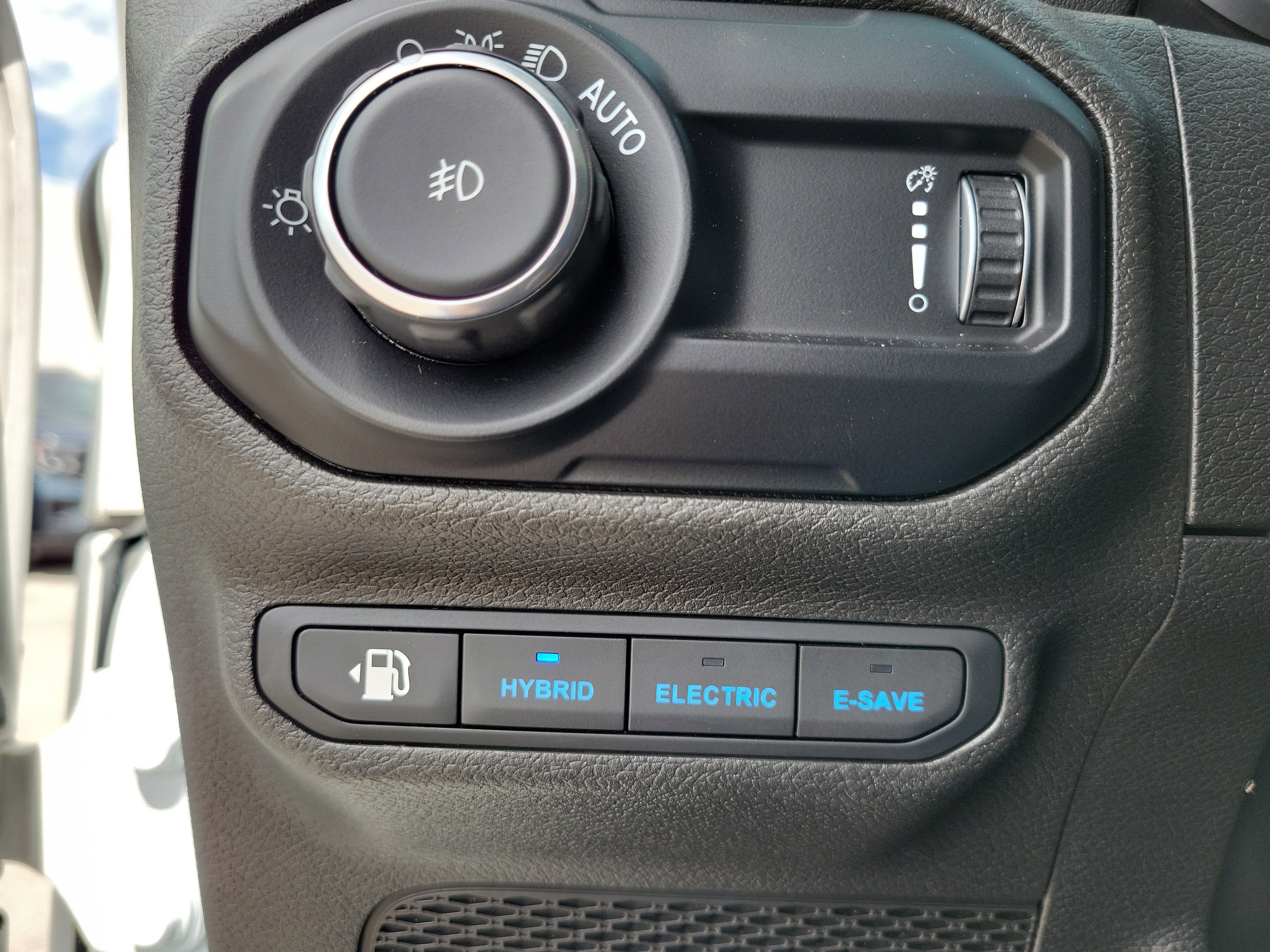 Used 2023 Jeep Wrangler Unlimited Sahara AWD/4WD image 25