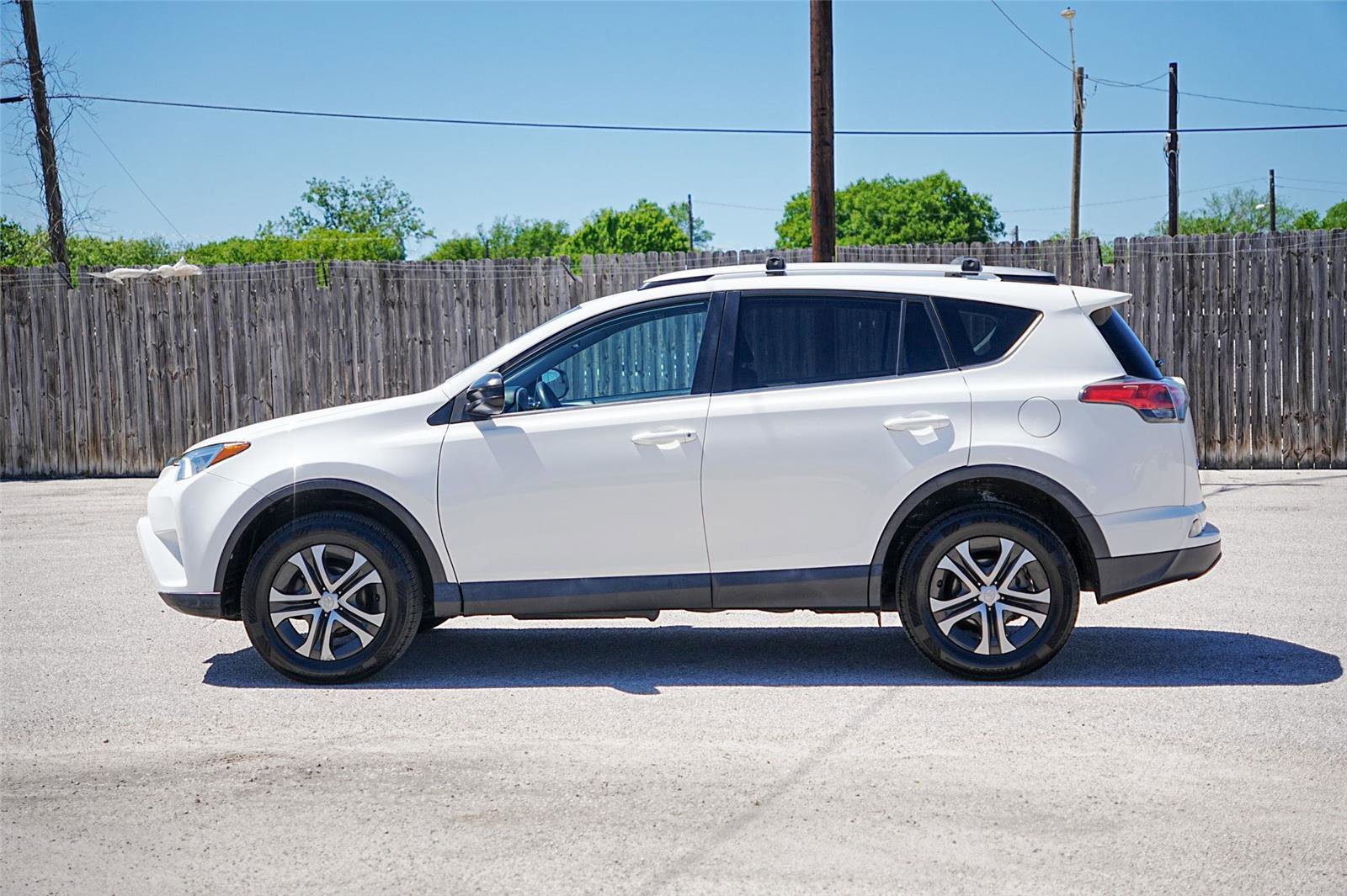 Used 2016 Toyota RAV4 LE image 7