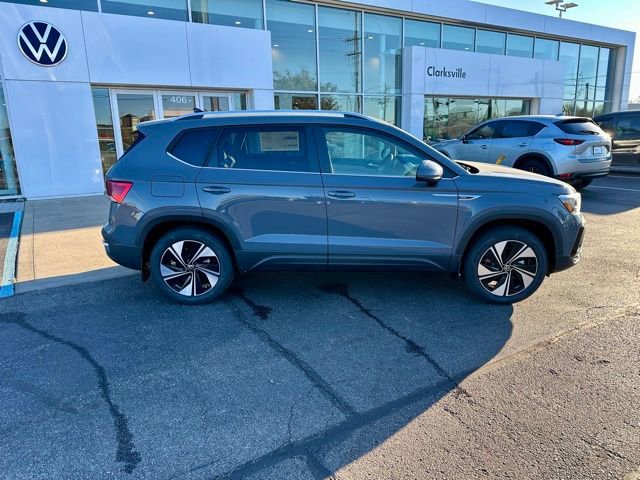 New 2024 Volkswagen Taos SE image 8