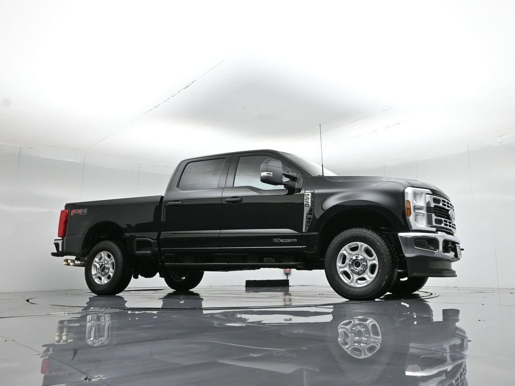 New 2026 Ford F250 XLT w/ FX4 Off-Road Package AWD/4WD image 3