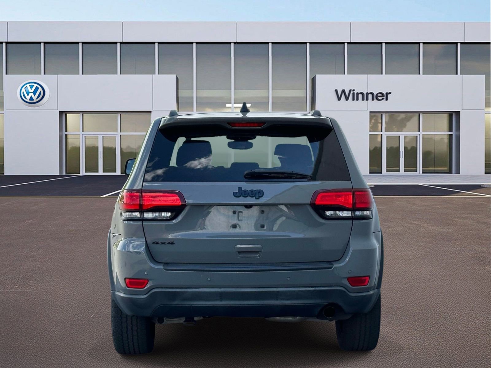 Used 2019 Jeep Grand Cherokee Laredo AWD/4WD image 4